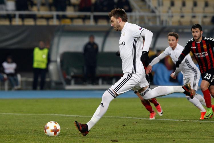 Bendtner scorede på straffespark, men det var ikke nok til at sikre Rosenborg avancement. 