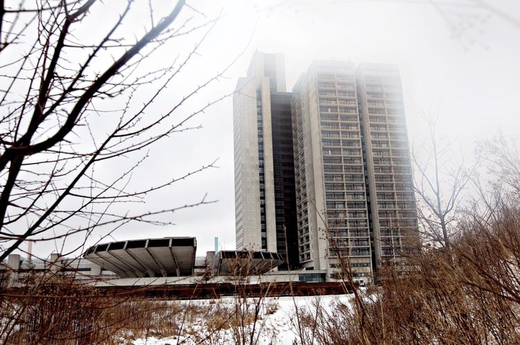 »Helt overordnet kan man sige, at når ressourcerne er knappe, må man enten slække på kvaliteten eller kvantiteten, og politikerne strammer skruen og fastholder kvantiteten«, siger Anders Peter Skovsen, der er afdelingslæge og tillidsrepræsentant på Herlev Hospital. 