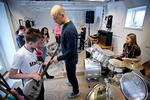 Højbo Friskole er en af de privatskoler, der oplever, at antallet af indmeldelserstiger. Forældre står i kø for at få deres nyfødte ind på skolen i 2023 