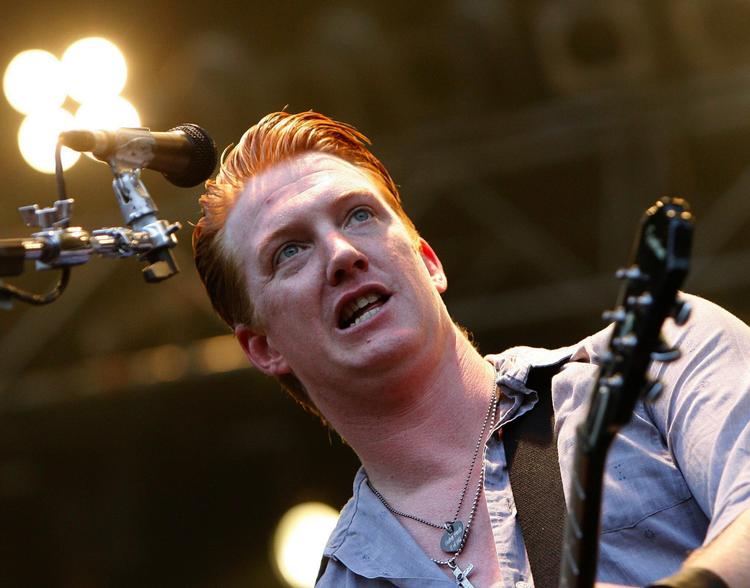 Josh Homme beklager, at han sparkede ud efter en fotograf under en koncert i Los Angeles. Arkivfoto. 