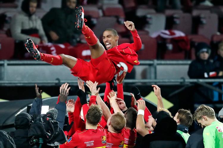Patrick Mtiliga - der her hyldes af holdkammeraterne i sin sidste kamp i karrieren - og FC Nordsjælland har haft masser at juble over i efteråret, hvor de har fået meget ud af et usikkert og ungt materiale.  