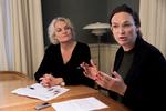 Merete Riisager (t.h.) mener, at aflysningen af julekalender er forkert, men understreger, at det er skoleledelsen har ret til at træffe sin egen beslutning. 