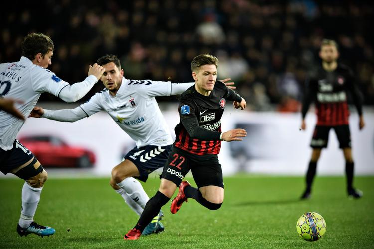 Mikkel Duelund fra FCM under opgøret mod AGF, der blev besejret 4-0. Nu går vinterturen til Mellemøsten med ligalandsholdet. 