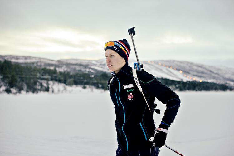 Efter to sæsoner præget af uheld, modgang og sygdom er den danske skiskytte på vej tilbage mod topformen. Og hvis han er heldig, indfinder den sig tids nok til en OL-kvalifikation. 