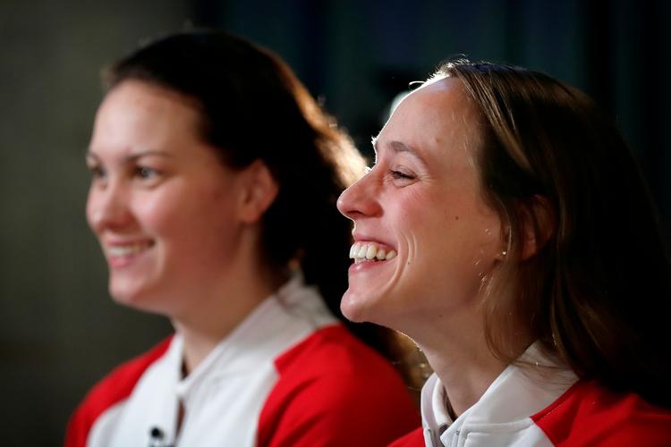 Både 'Vild med Dans'-deltageren Mie Ø. Nielsen (tv.) og World Cup-svømmeren Rikke Møller Pedersen deltager ved EM på hjemmebane med en træningsbaggrund, der er anderledes, end de er vant til.  