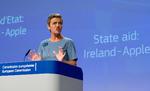 Her er EU's konkurrencekommissær fotograferet ved pressemødet i 2016, hvor Margrethe Vestager offentliggjorde, at EU har pålagt Apple at betale i omegnen af 100 millioner i skat til Irland, som ifølge Kommissionen har givet virksomheden en ulovlig skattefordel.  