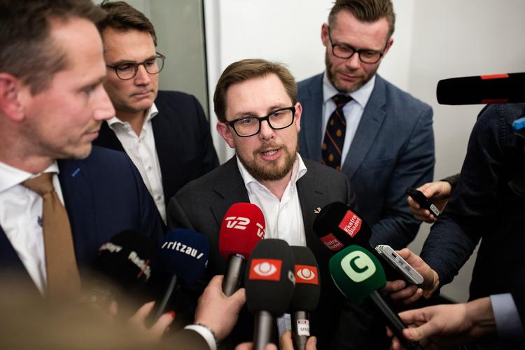 Regeringen og DF blev fredag aften om en finanslov - men de er stadig uenige om meget.
   