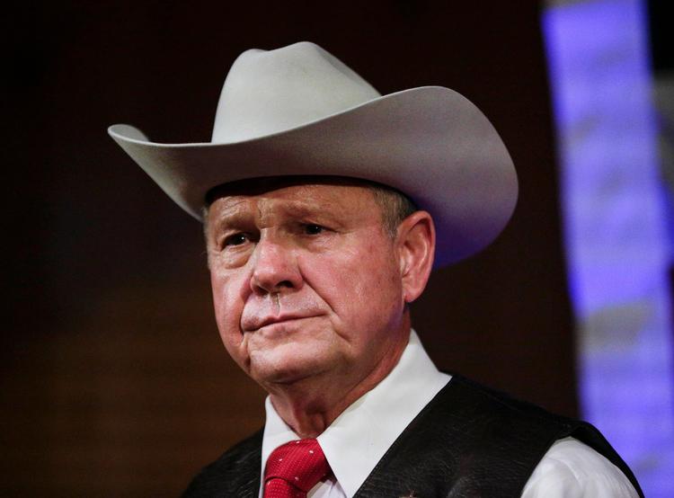  Roy Moore vil have omstødt valgresultat efter at han overraskende tabte til demokraten Doug Jones i Alabama. 