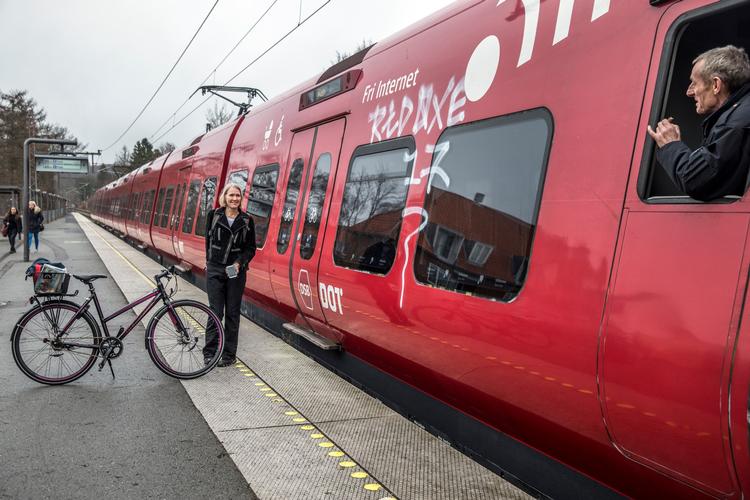 S-togførere kan blive fortid i hovedstaden. I hvert fald er det regeringen, Dansk Folkeparti og det Radikale Venstres ambition at udlicitere s-togsdriften og udskifte de eksisterende s-tog med nye førerløse vogne. 