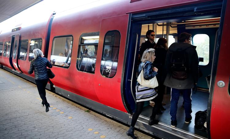 Pendlerne vil blot gerne have køreplaner, der holder, og plads, der er nok af. Så er de tilfredse, erklærer talsmænd.   