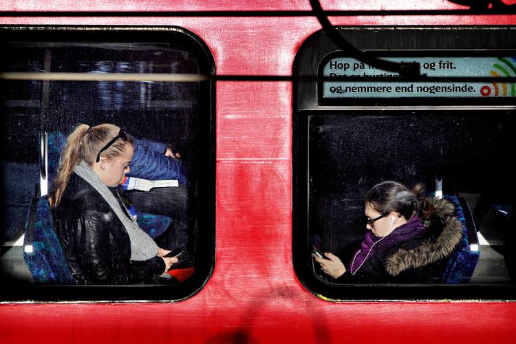   Også i weekenden må passagerne efter alt at dømme affinde sig med at infoskærmene ikke virker på perronerne.
 Martin Lehmann/POLFOTO