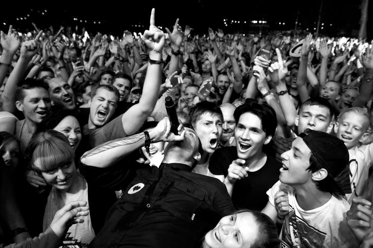Nephew (på billedet forsanger Simon Kvamm under Smukfest-koncerten i 2014) er et af blot to navne, der er offentliggjort til Smukfest 2018. Det andet er Saveus.  