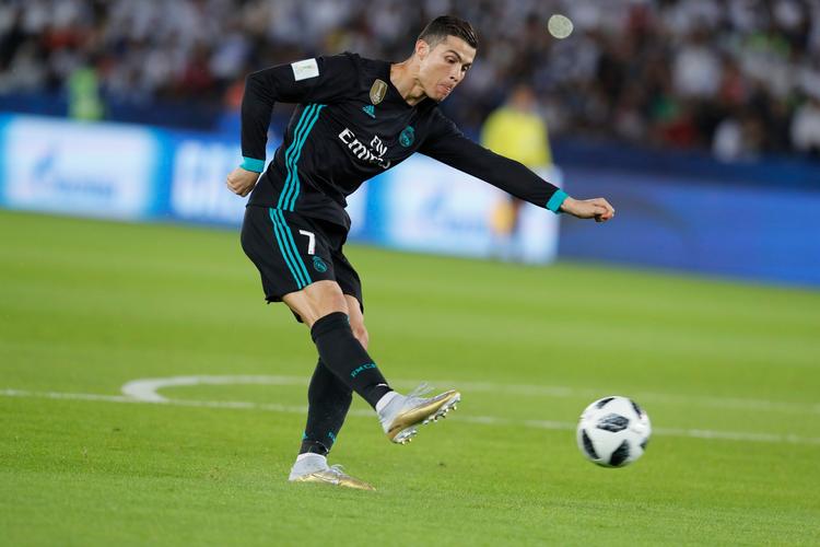 Cristiano Ronaldo scorer her det første mål for Real Madrid i onsdagens opgør ved VM for klubhold. Nu venter finalen - igen.
   