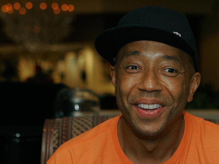 Russell Simmons har trukket sig fra sit forretningsimperium, efter han er blevet anklaget for overgreb.   