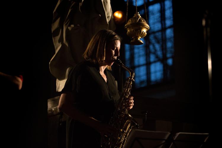 Kira Skov og Maria Faust er taget på en ægte musikalsk opdagelsesrejse, mens saxofonstjernen Chris Potter fortsat spreder guldstøv.  