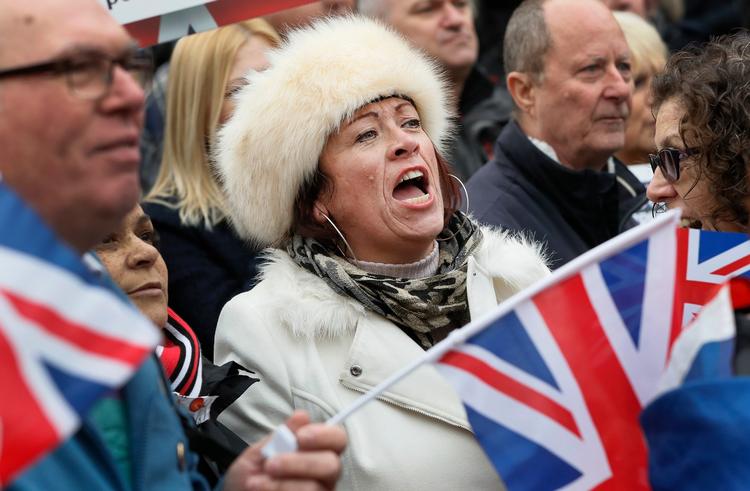 Mange briter holder fortsat fast i, at de vil forlade EU. 