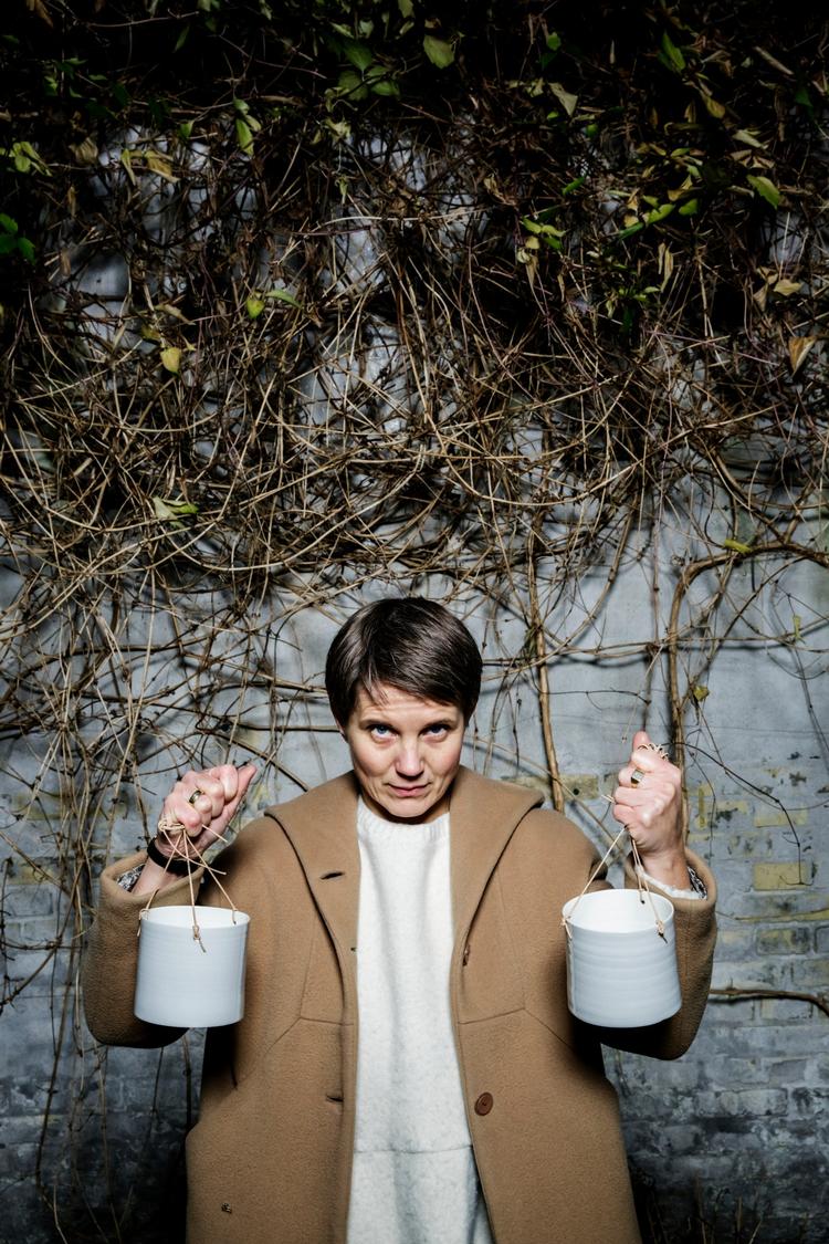 
Keramiker Anne Black vakte en del opsigt, da hun lagde en video på nettet, hvor hun viste, at hun havde opdaget, at Netto solgte kopier af hendes keramik.
   Foto: Mads Nissen/POLFOTO