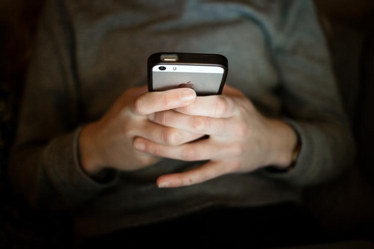 Det nye er, at vi nu kan trække mobilen op af lommen og åbne appen for at følge med i investeringerne og kaste flere penge ind på aktiemarkedet, og det forventer porteføljemanageren, at vi vil se meget mere af i fremtiden. 
