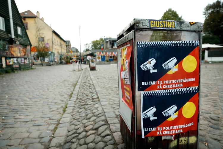 Emails viser, at der var et usædvanligt tæt forhold mellem anklager og vidner i en en stor sag om hashhandel på Pusherstreet.  