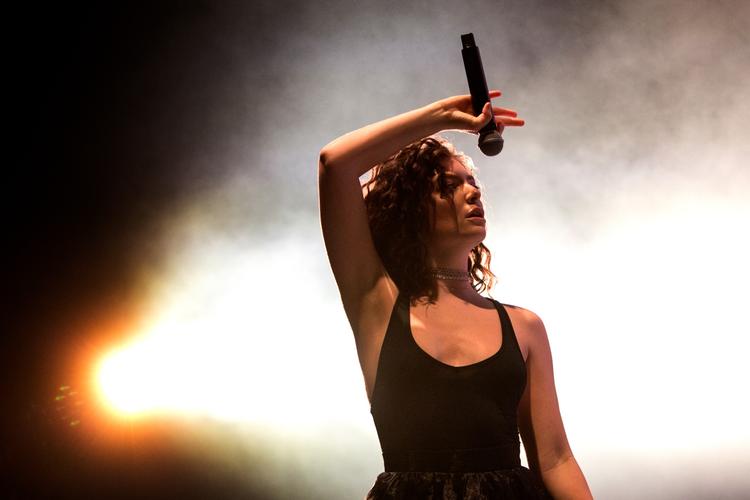 Lorde stod for årets bedste album, mener Politikens kritikere. Her ses hun under koncerten på Roskilde i sommer.  