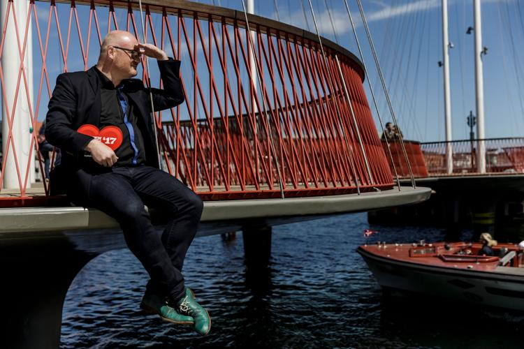 Københavns teknik- og miljøborgmester Morten Kabell (Enh) indtil nytår valgte at beholde sit eftervederlag, da han gik videre til et job i et firma, der promoverer cyklisme. Selv om hans parti er imod dobbeltløn til afgåede politikere. Nu nyder partiet godt af den beslutning - selv om meldingen oprindelig var en anden. Mads Nissen/POLFOTO