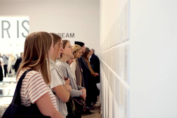 »Vi synes den bedste måde at fejre kunsthallens fremgang er sammen med vores besøgende. Derfor har vi besluttet at give gratis adgang mellem jul og nytår«, lyder det fra direktør hos Charlottenborg Michael Thouber.  