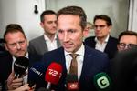 Finansminister Kristian Jensen (V) på vej ud fra forhandlinger med Dansk Folkeparti om finansloven tidligere på måneden. 