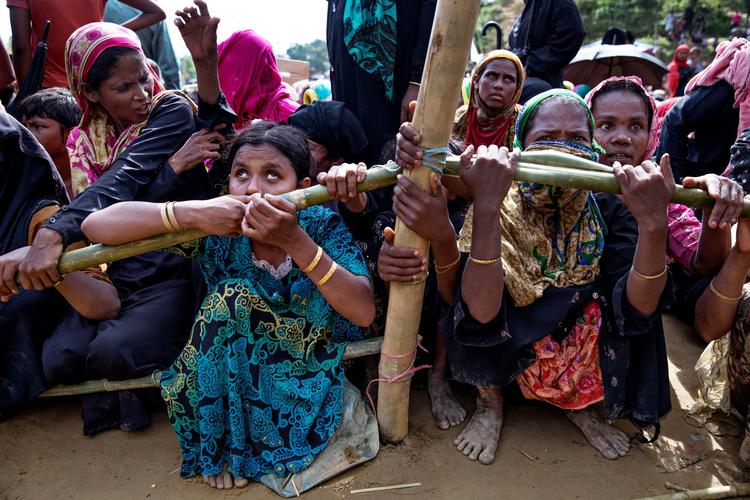 Rohingyaer, som er flygtet over grænsen fra Myanmar til Bangladesh for at undgå systematisk forfølgelse i hjemlandet.  
