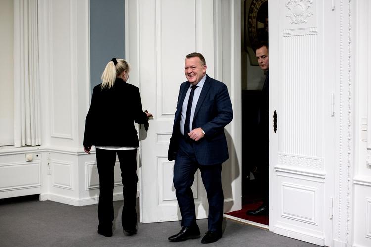 »Jeg føler mig helt tryg ved, at vi et roligt forhandlingstempo når hinanden efter juleferien,« siger statsminister Lars Løkke Rasmussen om en kommende skatteaftale med DF. Billedet er taget tirsdag aften lige inden statsministerens pressemøde om samme sag.  