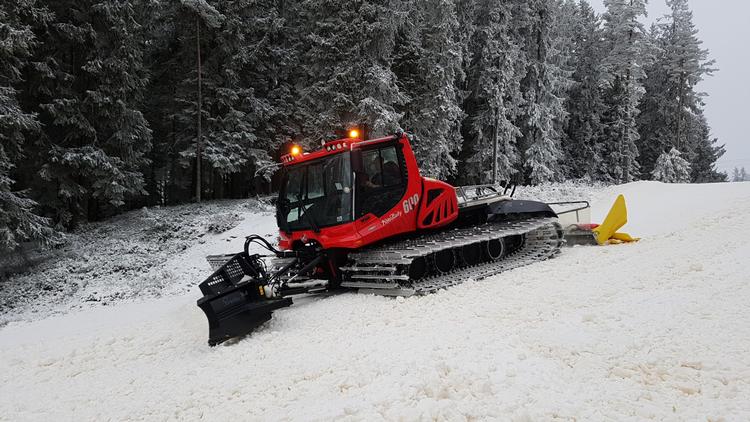 100.000 mennesker besøger årligt pisterne på Isaberg, hvor der netop knokles for at gøre alt klar til åbning. 