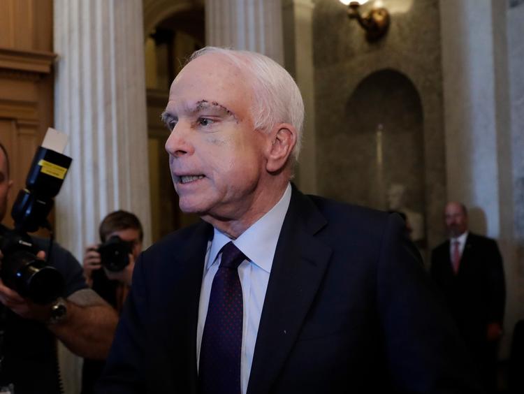 Den velrespekterede amerikanske senator og tidligere præsidentkandidat John McCain lider af en aggressiv form for kræft i hjernen.  J. Scott Applewhite/AP