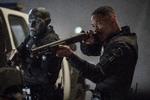 'Bright' er en actionfilm med Will Smith og Joel Edgerton i hovedrollerne som det umage politimakkerpar Daryl Ward (Smith) og orken Nick Jakoby (Edgerton). Filmen har verdenspremiere på Netflix d. 22. december. 