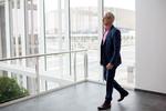 Hver dag, Enver Hansen går på arbejde, har han udsigt til Royal Arena.
   