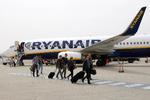 Langsomt er det irske lavprisselskab Ryanair begyndt at nærme sig fagforeninger rundt omkring i Europa. Og nu forlyder det, at der er landet en aftale om overenskomst med de irske piloter. Claude Paris/AP