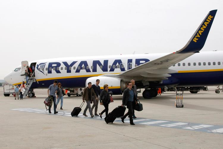 Langsomt er det irske lavprisselskab Ryanair begyndt at nærme sig fagforeninger rundt omkring i Europa. Og nu forlyder det, at der er landet en aftale om overenskomst med de irske piloter. Claude Paris/AP