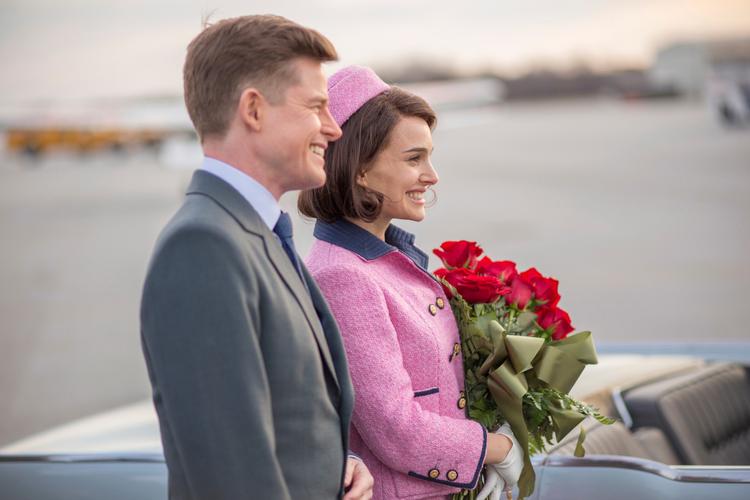 Caspar Phillipson var i november og december 2015 hyret til at deltage i juleshowet i Tivoli. Han fik dog samtidig tilbudt en rolle i den store Hollywood-produktion 'Jackie' om tidligere USA-præsident John F. Kennedys kone. 