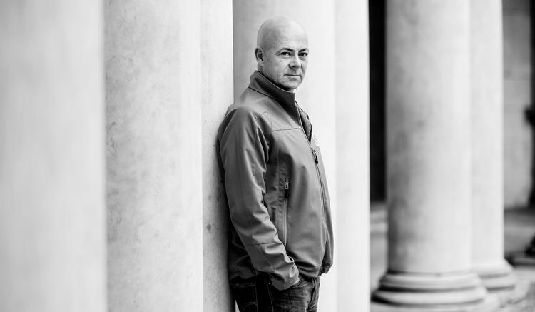 Claus Oxfeldt har svært ved at forstå, at det er to politifolk, der skal tage hele skraldet for det eklatante brud på grundloven, som foregik under den kinesiske præsidents besøg i 2012. Han finder det underligt, at ansvaret ikke kan placeres højere oppe i systemet. 