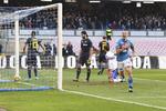 Alle kampens fem mål blev scoret i de første 39 minutter, det sidste af Marek Hamsik, da Napoli vandt 3-2 over Sampdoria i Serie A. 