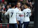 Harry Kane fejres af holdkammeraterne efter endnu en målopvisning i Premier League, hvor frontløberen er nr. 1 på topscorerlisten.
   