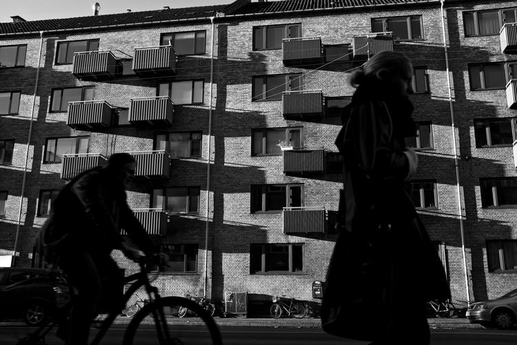 Stort set alle danske familier har fået flere penge til rådighed de seneste årtier, men der forskel på fremgangen for direktøren og arbejderen. 