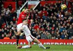 Zlatan Ibrahimovic var tirsdag med fra start hos Manchester United, men han måtte finde sig at blive taget ud efter 1. halvleg, og hans afløser, Jesse Lingard, scorede herefter begge Uniteds mål i 2-2-kampen på Old Trafford mod Burnley.
   