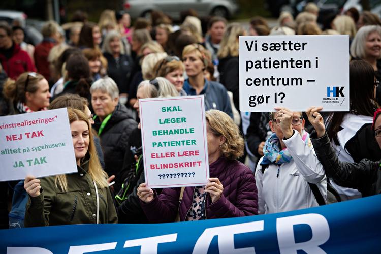 Lægesekretærer demonstrerede mod sundhedsplatformen foran Regionsgården i Hillerød tilbage i September i år. 