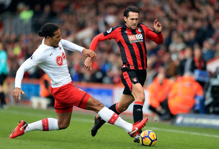 Virgil van Dijk (tv.) skifter til Liverpool fra Southampton. 