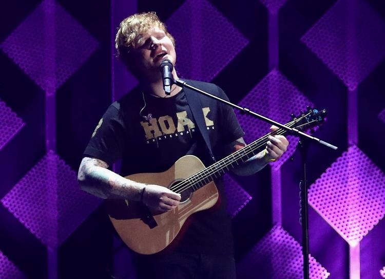 Sheeran havde 16 sange i top-20, 9 i top-10 og hele tre albummer i top-5. 
  John Salangsang/AP