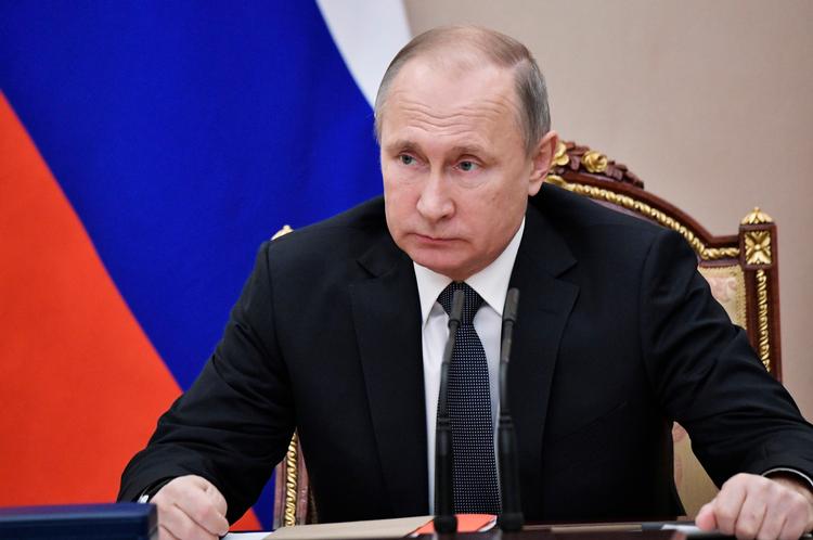 Vladimir Putin har ikke glemt, hvordan folkelige protester mod hans styre pludseligt voksede i styrke i Moskva for fem år siden. 