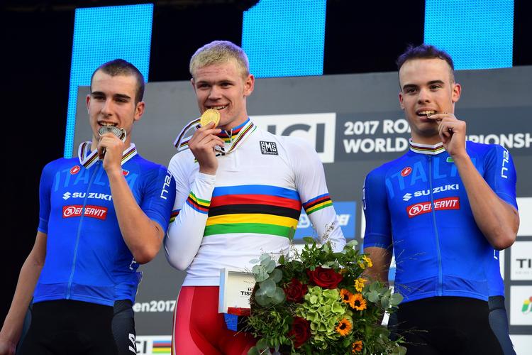 Julius Johansen oplevede karrierens største øjeblik, da han i september i Bergen blev U19-verdensmester på landevej. I aften var han atter på popdiet, da han i Odense sammen med Mathias Krigbaum sikrede sig DM-titlen i parløb.
 