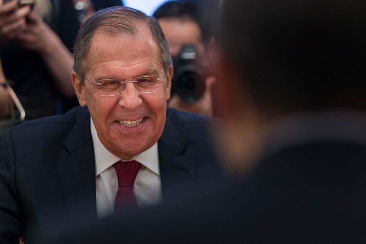 
 Ruslands udenrigsminister, Sergej Lavrov, har på russisk tv joket med, at landet har blandet sig i en række valg - blandt andet i Danmark. 