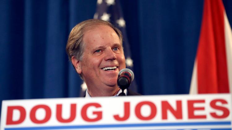 Doug Jones har vundet en plads i senatet. 