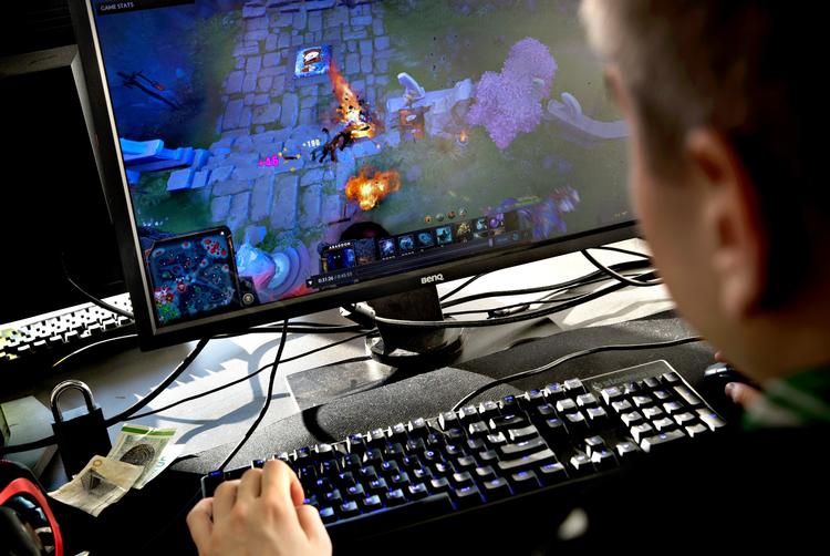 Opkøbet, som nu er blevet midlertidigt blokeret, har en værdi på 450 milliarder kroner.
   