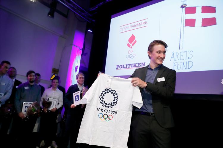 
Cykelrytteren Mikkel Bjerg blev Årets Fund 2017. Han blev hyldet ved en festlig sammenkomst i Politikens Hus fredag aften - hvor han også fik udstillet sin olympiske drøm i en T-shirt-version. 